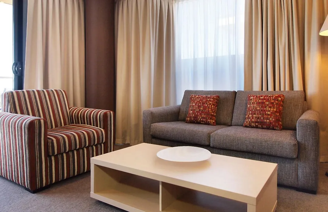 Oaks Adelaide Horizons Suites-1